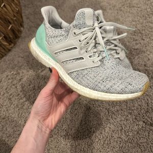 Adidas Ultra Boost 4.0, Size 8.5